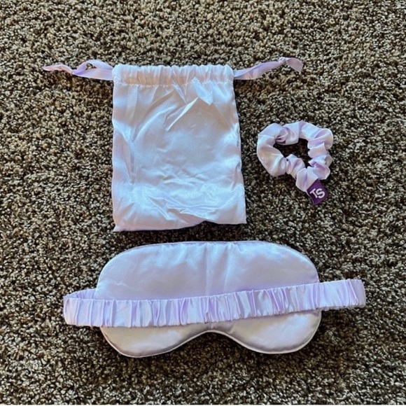 NEW Taylor Swift Midnights “Meet Me at Midnight” Sleepmask & Scrunchie Set - Picture 3 of 3